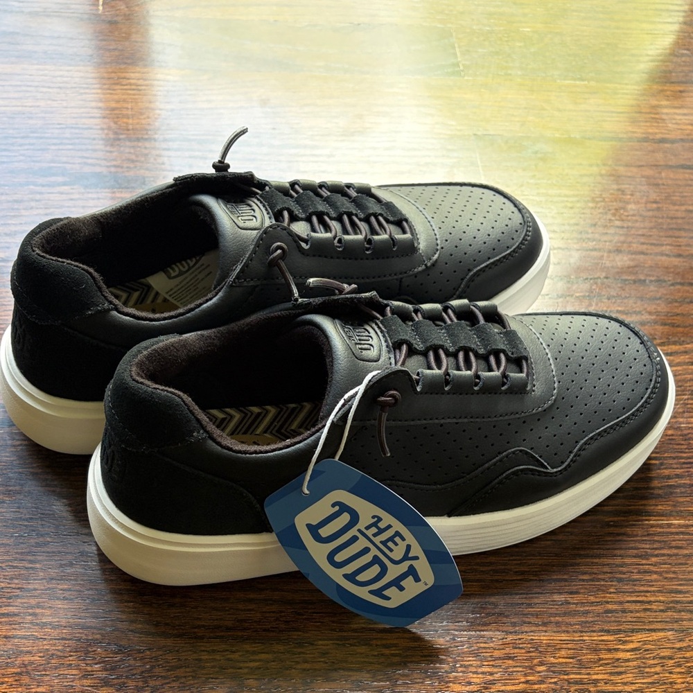 NEWW Hey Dude Black Low-Top Men's Sneakers with White Sole